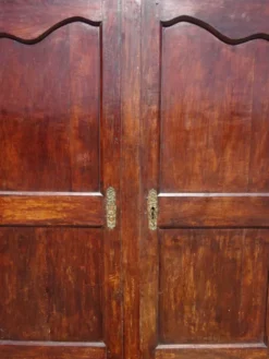 Armoire Louis Philippe en noyer massif