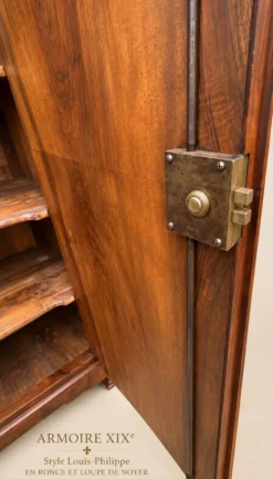 Armoire Louis-Philippe en ronce et loupe de noyer