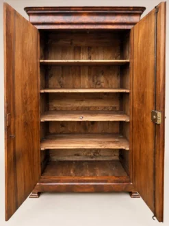 Armoire Louis-Philippe en ronce et loupe de noyer