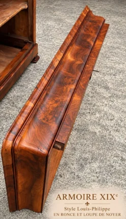 Armoire Louis-Philippe en ronce et loupe de noyer