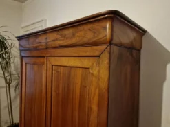 Armoire Louis philippe entièrement démontable