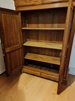 Armoire Louis philippe entièrement démontable