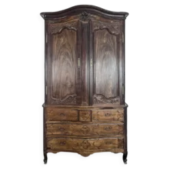 Armoire Louis XV en chêne à chapeau de gendarme et quatre tiroirs