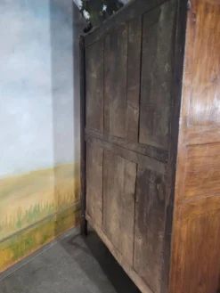 Armoire Louis XV en noyer et chêne