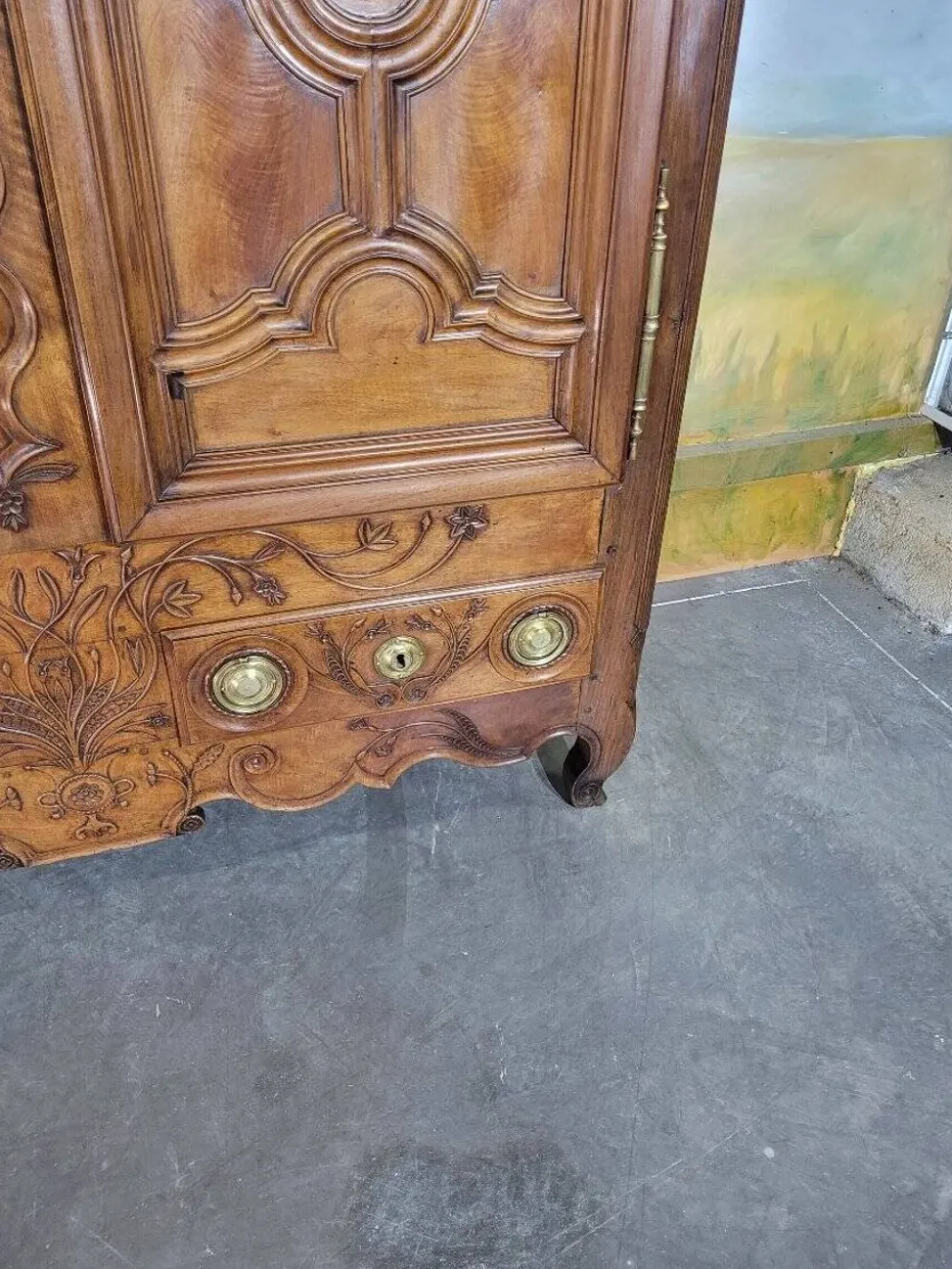 Armoire Louis XV en noyer et chêne