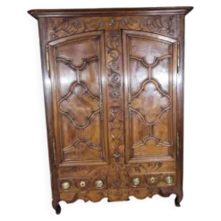 Armoire Louis XV en noyer et chêne