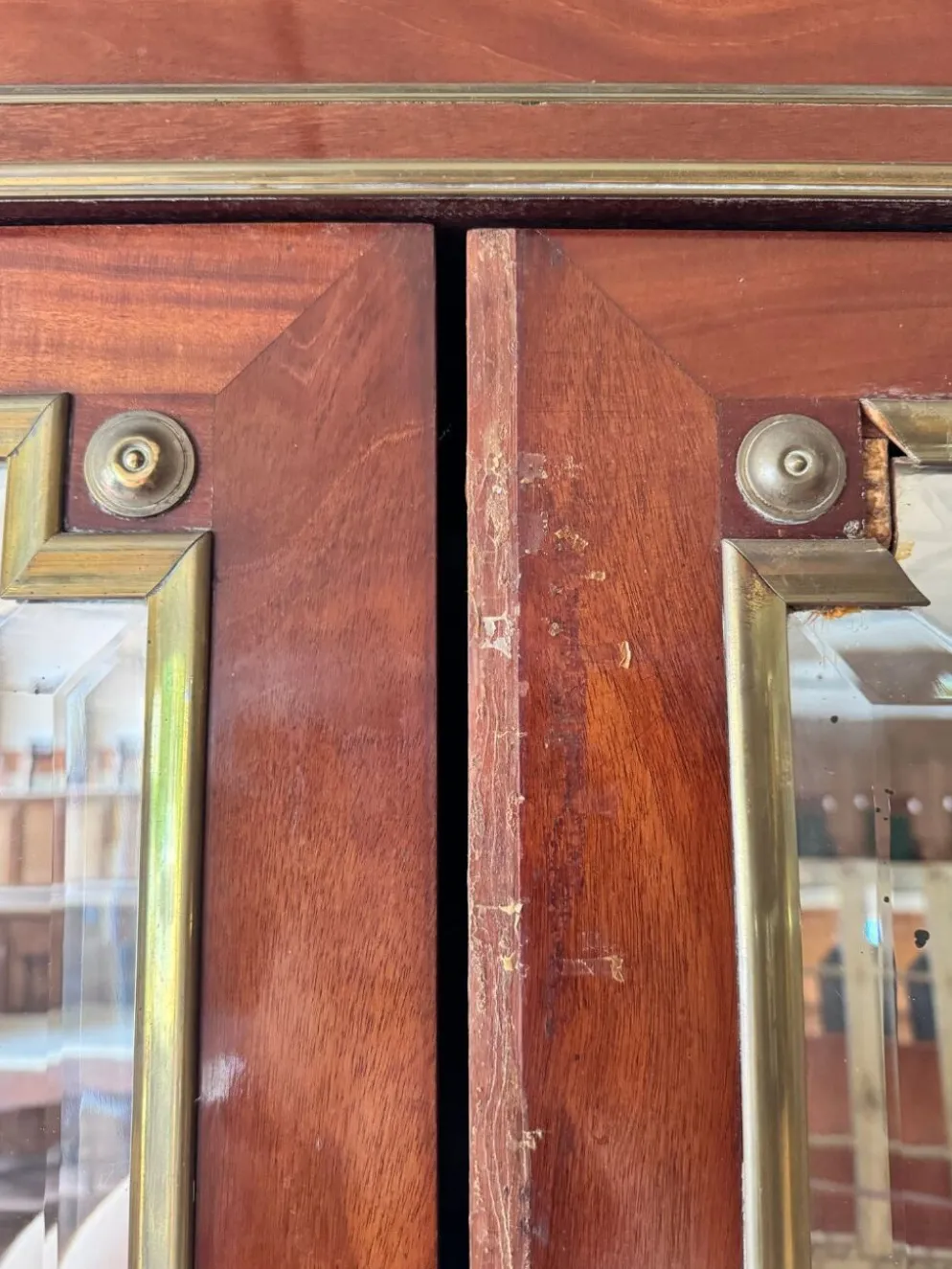 Armoire Louis XVI en acajou