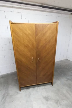 Armoire 1950 Mid-Century Modern en chêne 2 portes, 2 tiroirs
