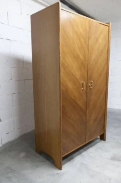 Armoire 1950 Mid-Century Modern en chêne 2 portes, 2 tiroirs