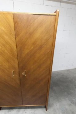 Armoire 1950 Mid-Century Modern en chêne 2 portes, 2 tiroirs