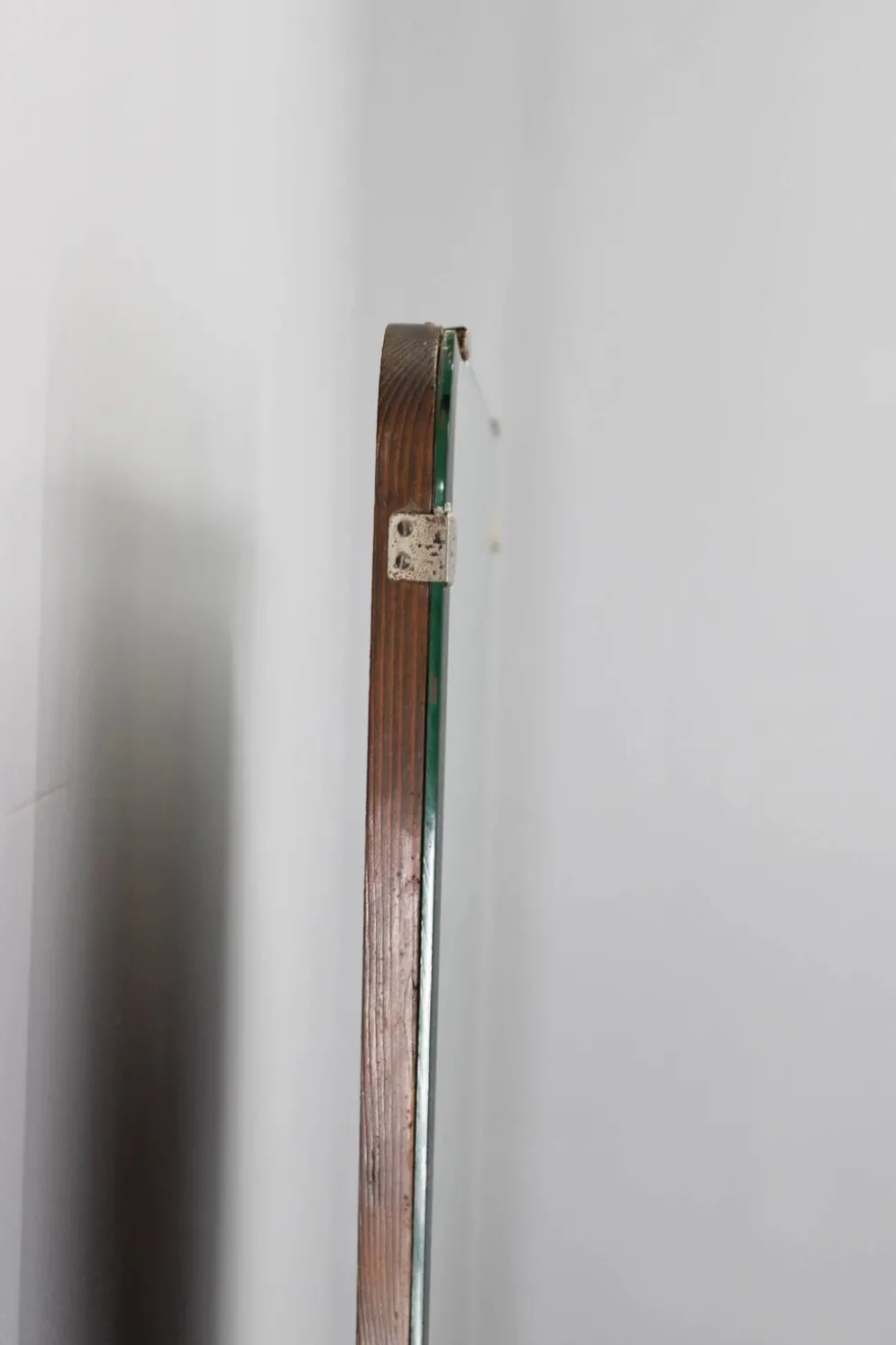 Armoire à miroir Art déco italienne des années 1940 en finition noyer