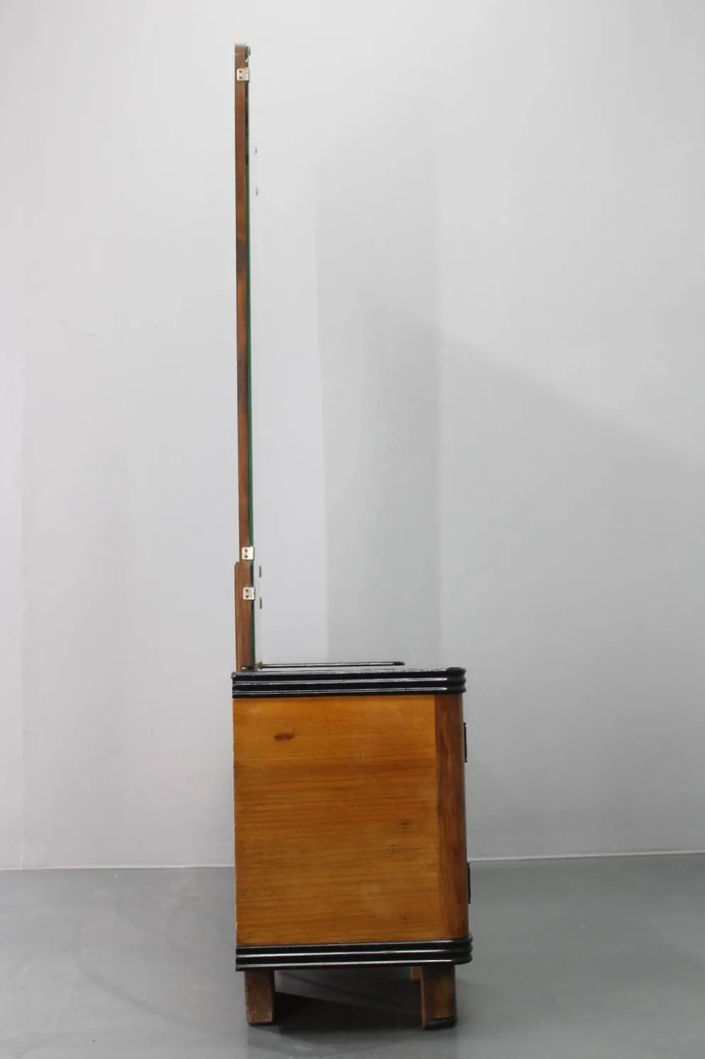 Armoire à miroir Art déco italienne des années 1940 en finition noyer