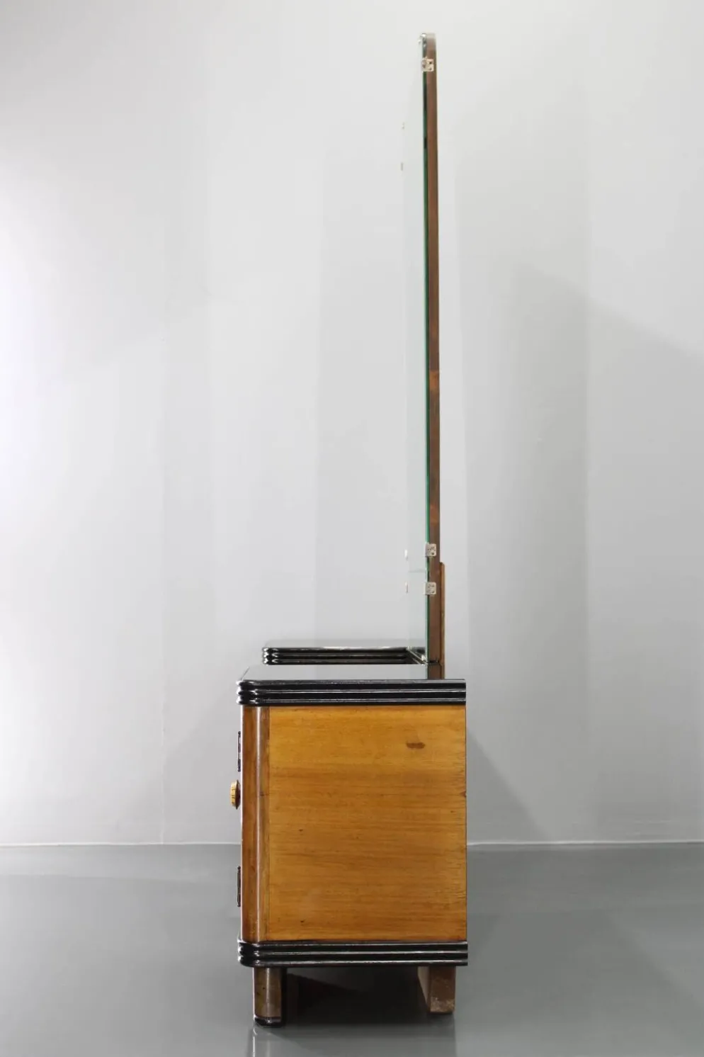 Armoire à miroir Art déco italienne des années 1940 en finition noyer