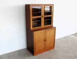 armoire murale vintage | vitrine | C. Hvidt