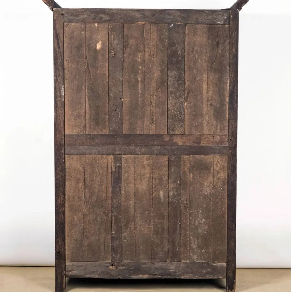 Armoire ou penderie française antique Louis XV rustique