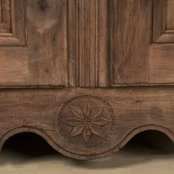Armoire ou penderie française antique Louis XV rustique