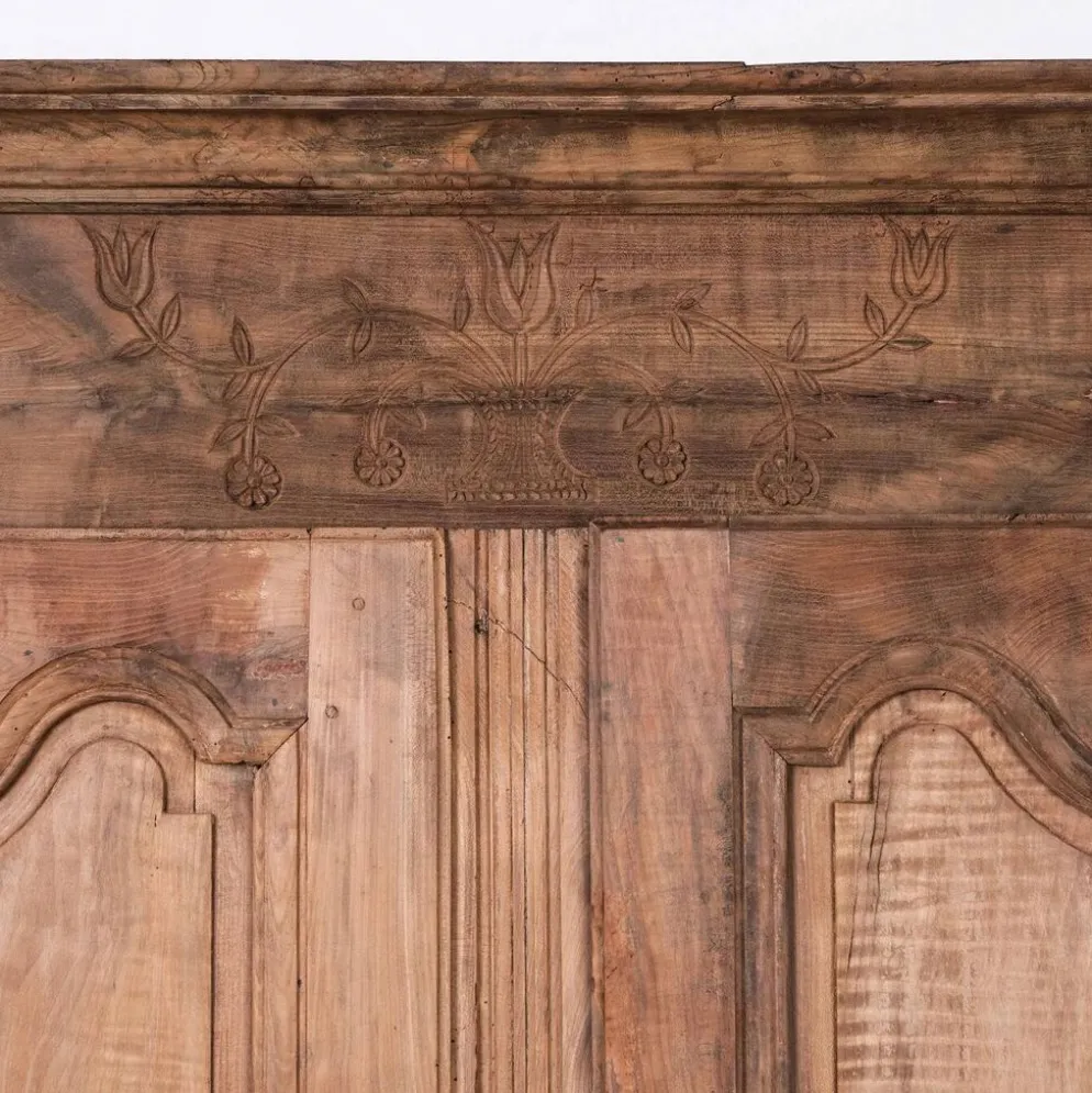 Armoire ou penderie française antique Louis XV rustique