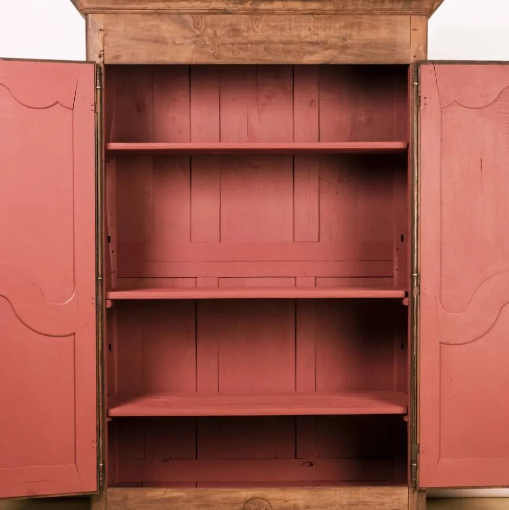 Armoire ou penderie française antique Louis XV rustique