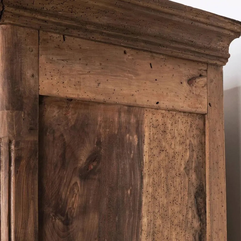 Armoire ou penderie française antique Louis XV rustique