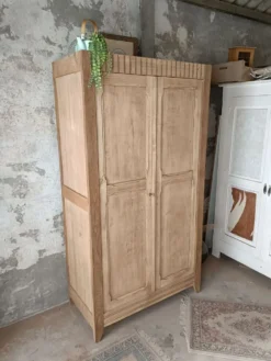 Armoire parisienne