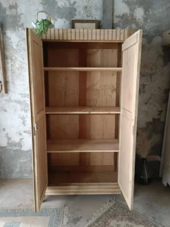 Armoire parisienne