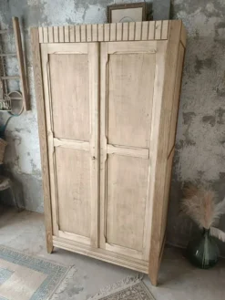 Armoire parisienne