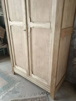 Armoire parisienne