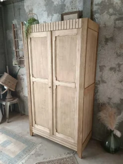 Armoire parisienne