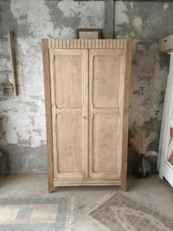 Armoire parisienne