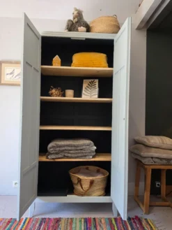 Armoire parisienne