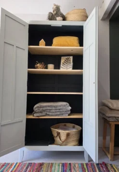 Armoire parisienne