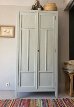 Armoire parisienne