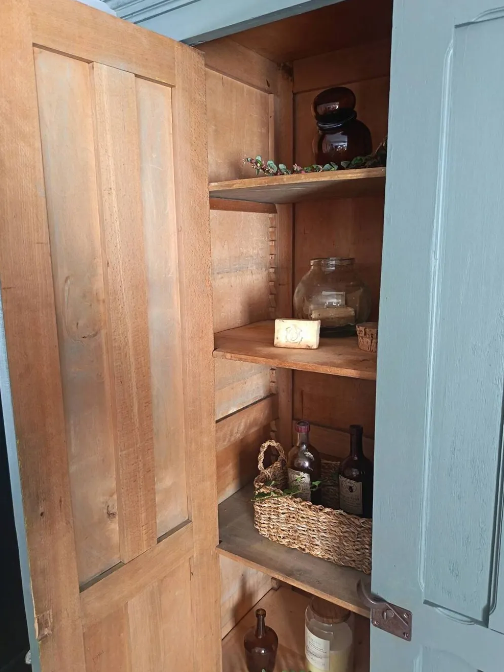 Armoire parisienne