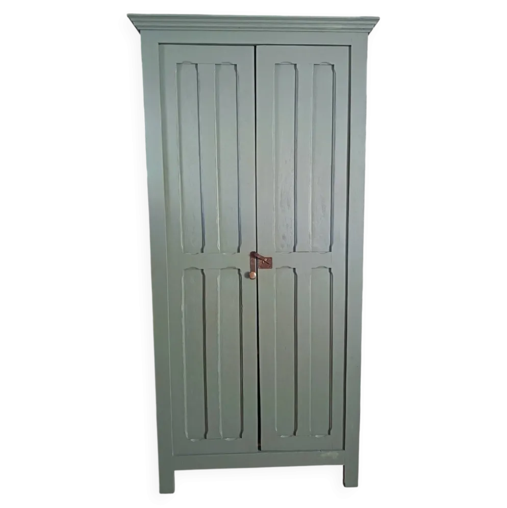 Armoire parisienne