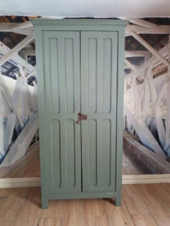 Armoire parisienne