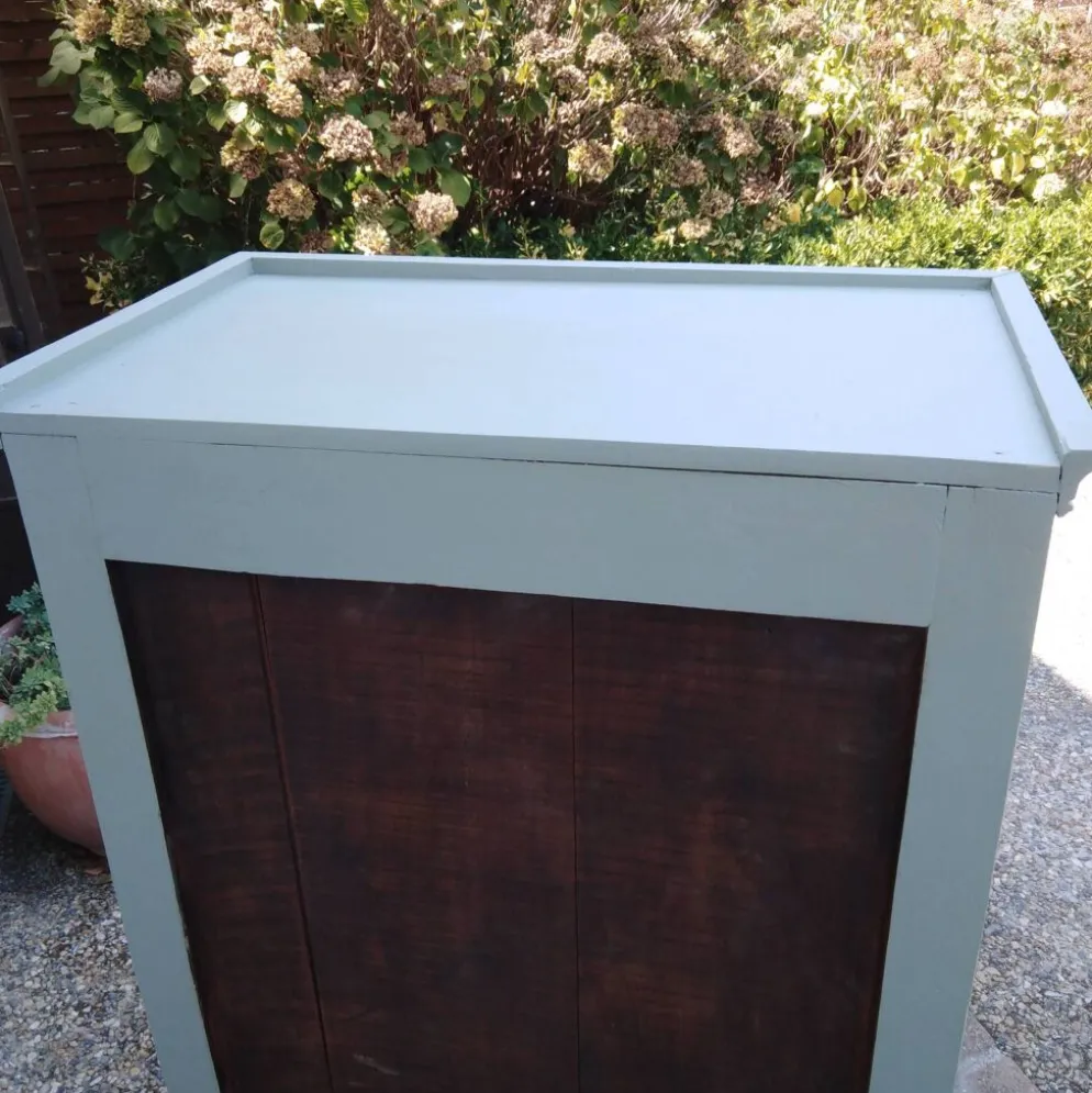 Armoire parisienne