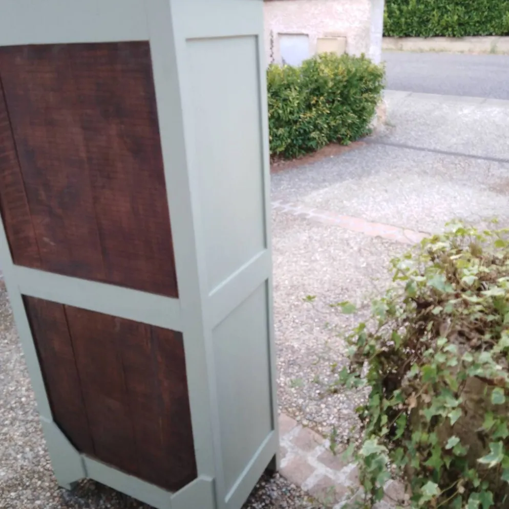 Armoire parisienne