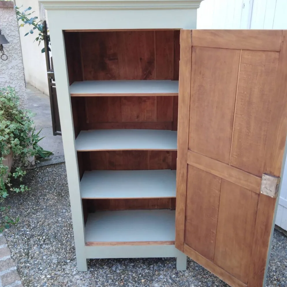 Armoire parisienne