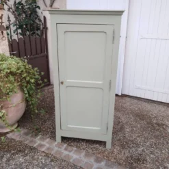 Armoire parisienne