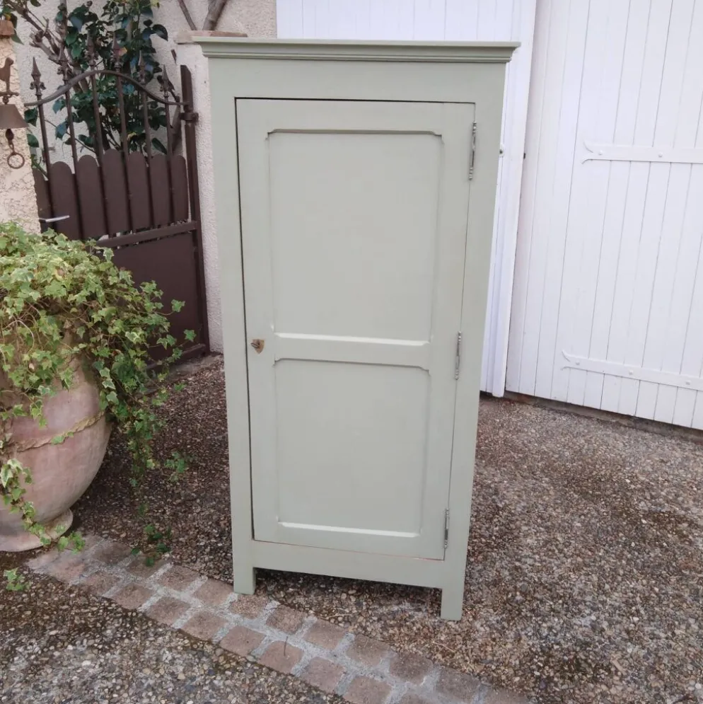 Armoire parisienne
