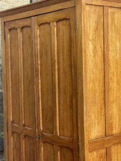 Armoire parisienne