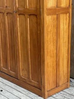 Armoire parisienne