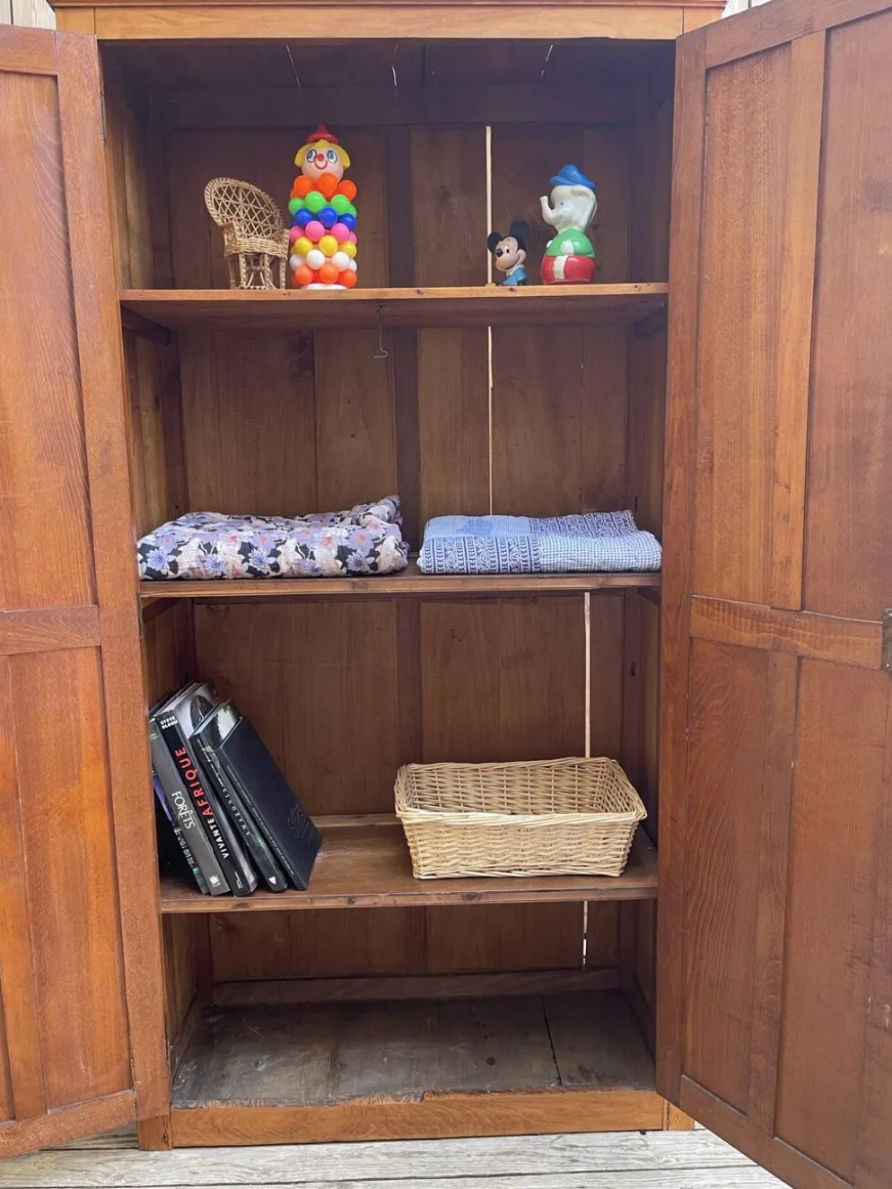 Armoire parisienne