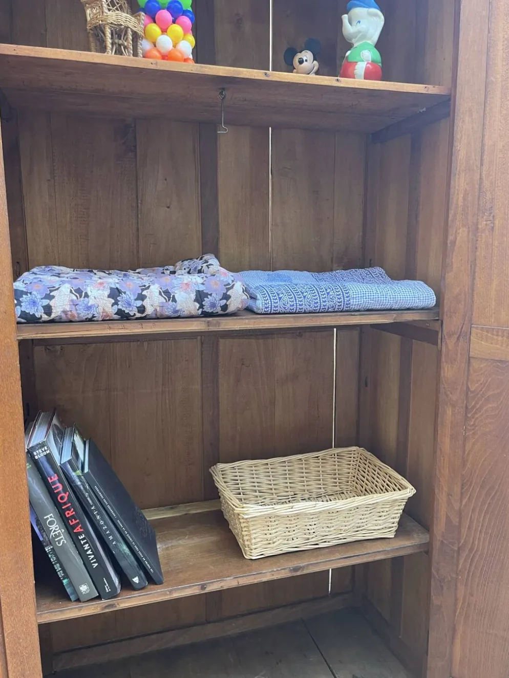 Armoire parisienne