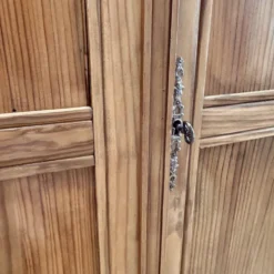 Armoire parisienne