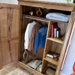 Armoire parisienne