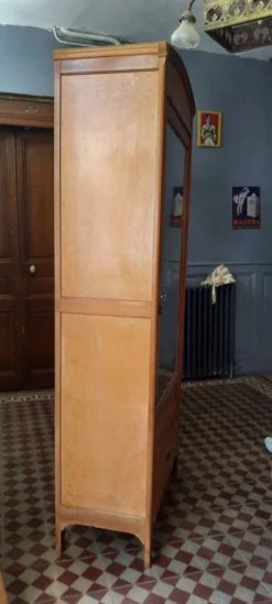 Armoire parisienne