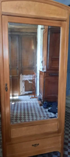 Armoire parisienne