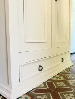 Armoire parisienne