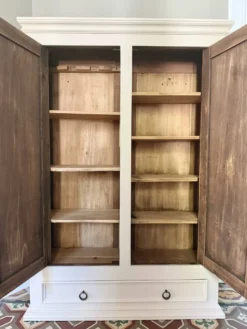 Armoire parisienne